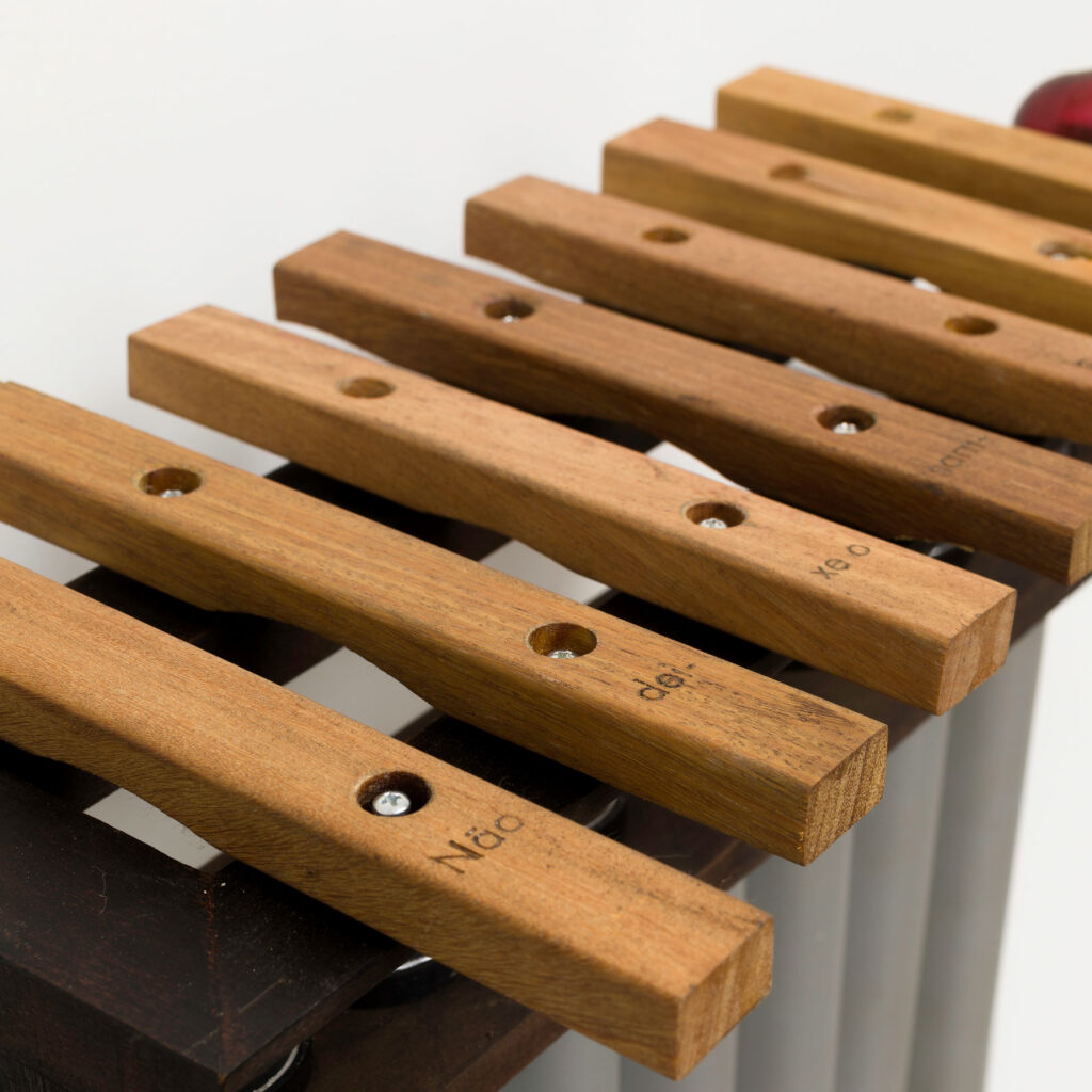 Não Deixe o Samba Morrer (2021), escultura sonora de Felippe Moraes inspirada na canção de Edson Conceição e Aloísio Silva