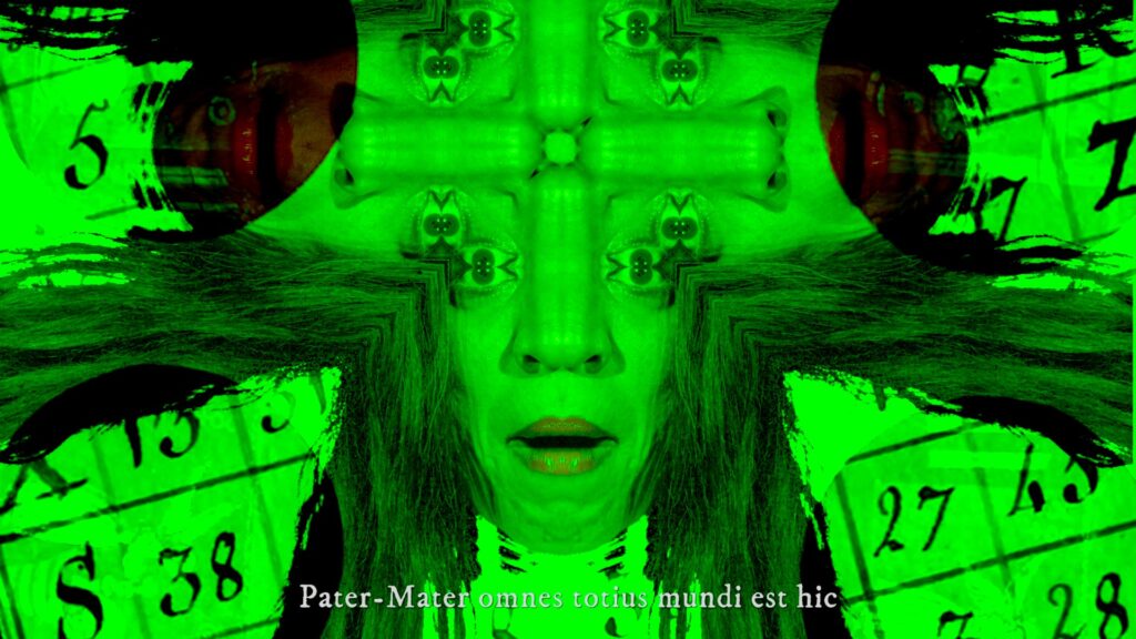 Frame do vídeo A Tábua de Esmeralda de Felippe Moraes com Bianca Exótica interpretando Hermaphroditis Trismegistah.