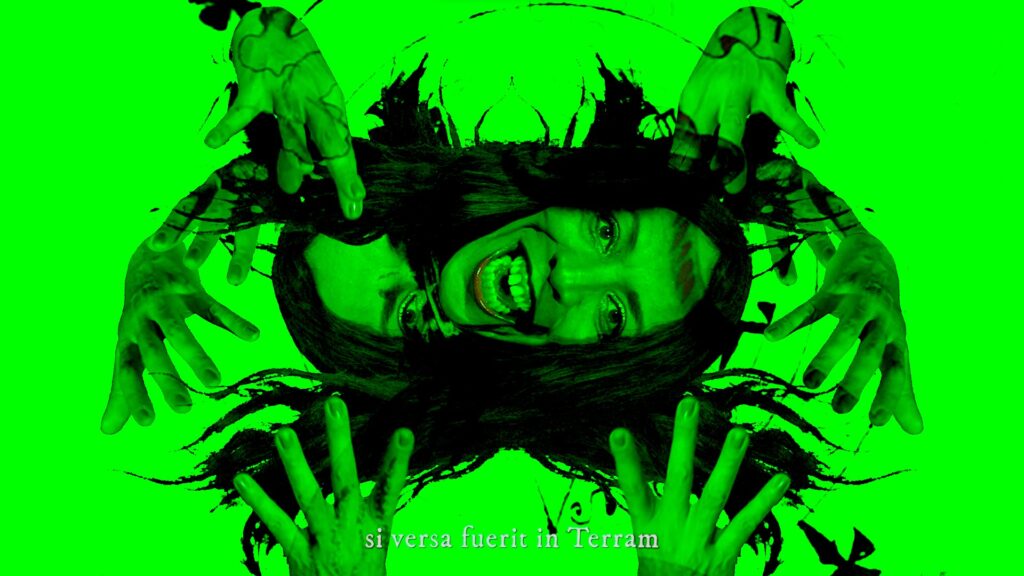 Frame do vídeo A Tábua de Esmeralda de Felippe Moraes com Bianca Exótica interpretando Hermaphroditis Trismegistah.