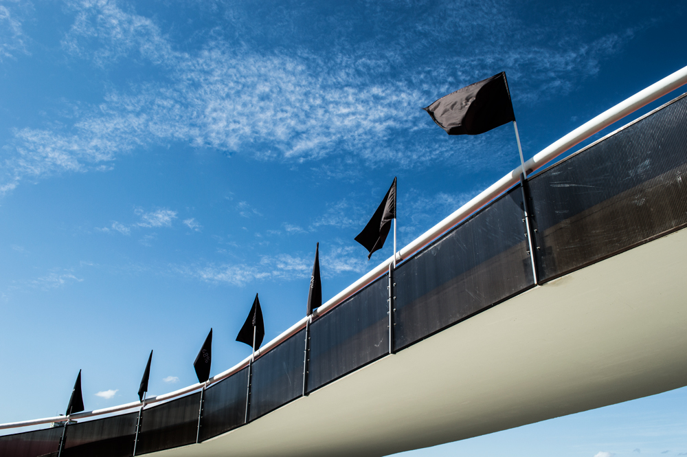 Progressão, 2016 26 bandeiras de impressão de sublimação sobre poliéster 70x100cm (cada)