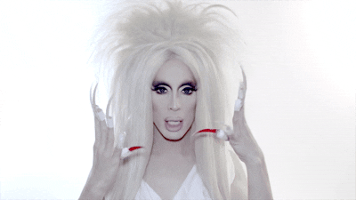 The Drag That Said Phi é um vídeo de Felippe Moraes em que a drag queen Alaska Thunderfuck recita os primeiros dígitos da proporção áurea, questionando ideais clássicos de beleza.